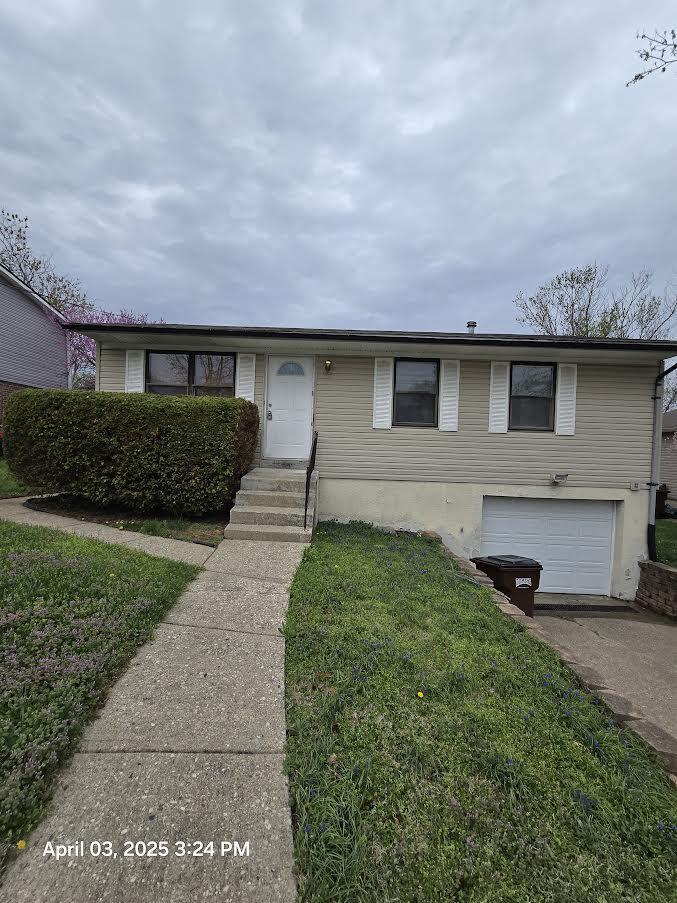 3609 Jacqueline Dr, Erlanger, KY 41018 - view of front of property with driveway, a garage, entry steps, and a front yard