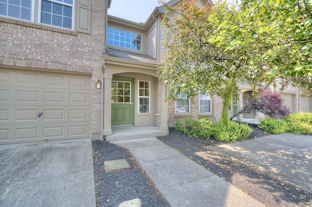7370 Centrecrest Ln Unit E, Florence, KY 41042 - property entrance featuring concrete driveway