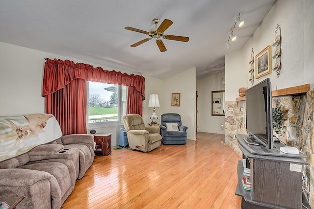 13471 Peach Grove Rd, California, KY 41007 - living area featuring ceiling fan, rail lighting, vaulted ceiling, and light wood-style floors