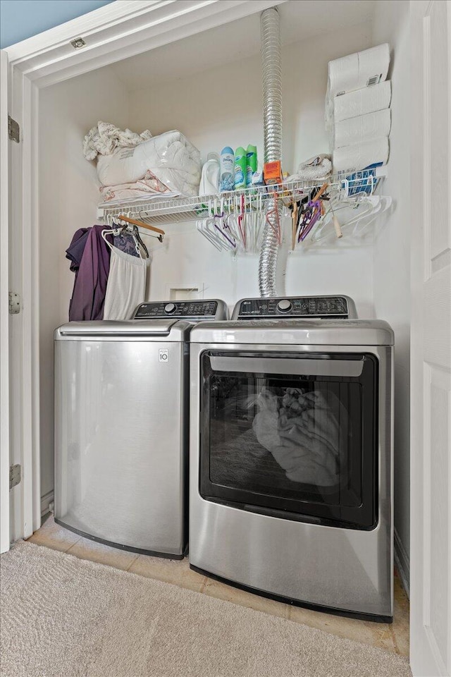 laundry area with laundry area, independent washer and dryer, and tile patterned floors