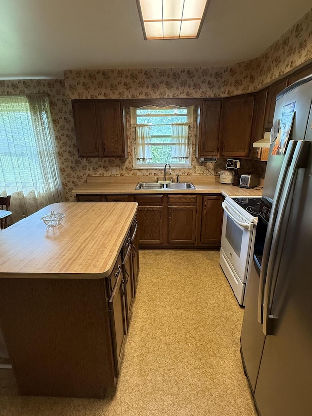 143 Capri Dr, Fort Thomas, KY 41075 - kitchen featuring stainless steel fridge with ice dispenser, a sink, white electric range oven, wallpapered walls, and dark brown cabinets