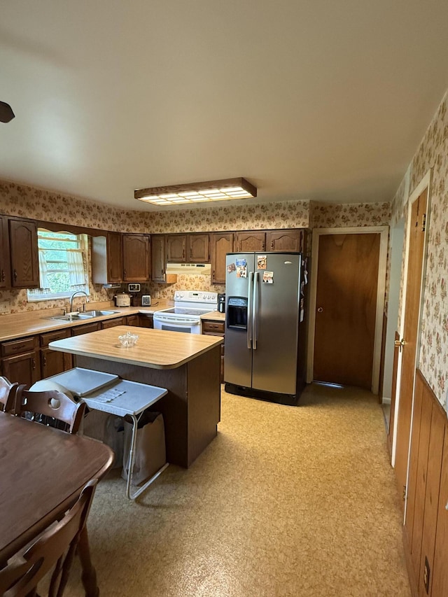 143 Capri Dr, Fort Thomas, KY 41075 - kitchen with stainless steel fridge, electric range, wallpapered walls, a sink, and a center island