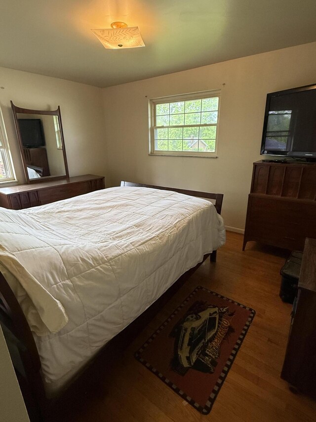 143 Capri Dr, Fort Thomas, KY 41075 - bedroom with wood finished floors and baseboards