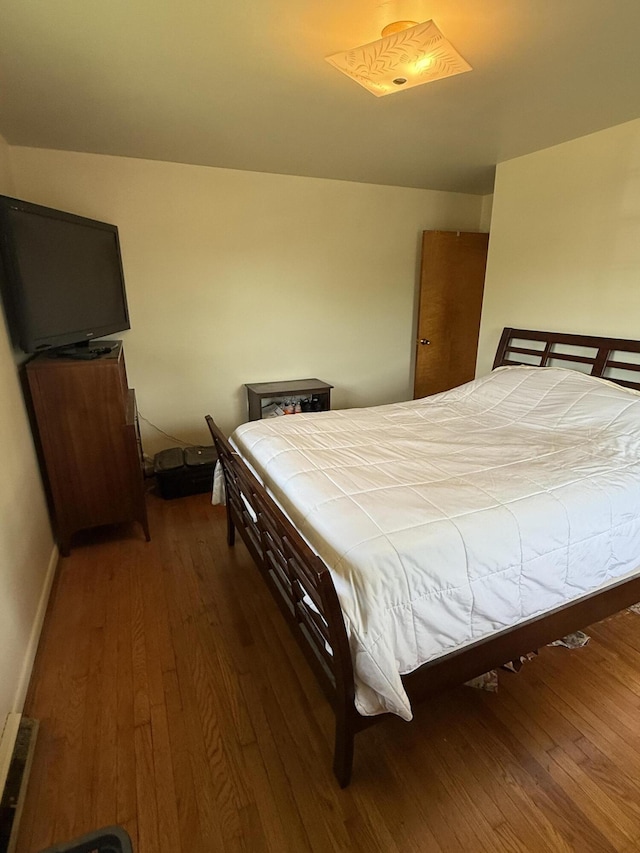 143 Capri Dr, Fort Thomas, KY 41075 - bedroom featuring hardwood / wood-style floors and baseboards