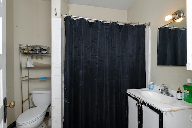 1706 Eastern Ave, Covington, KY 41014 - bathroom featuring vanity, toilet, and curtained shower
