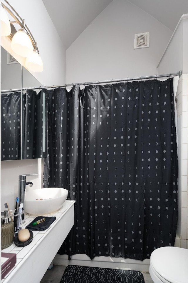 1706 Eastern Ave, Covington, KY 41014 - full bath with vaulted ceiling, toilet, vanity, and curtained shower