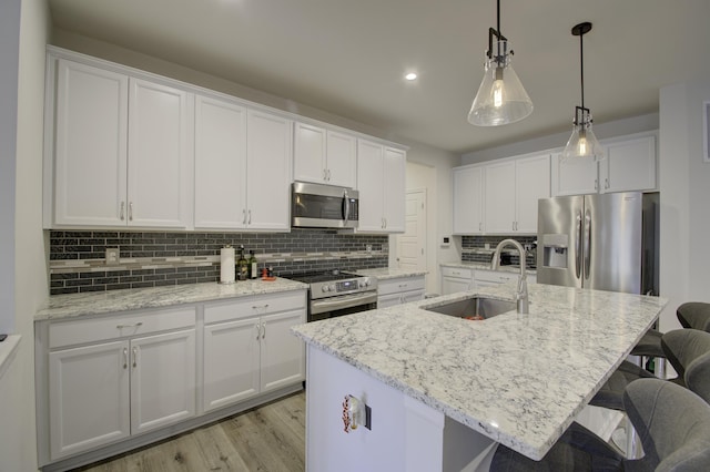 714 Streamside Dr Unit L, Alexandria, KY 41001 - kitchen with a breakfast bar, white cabinetry, backsplash, stainless steel appliances, and a sink