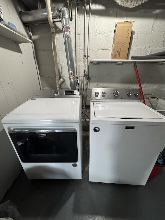 washroom with laundry area and washer and clothes dryer