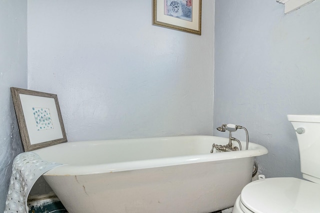 1028 Orchard St, Newport, KY 41071 - full bathroom featuring toilet and a freestanding bath