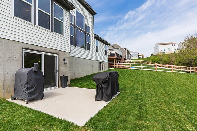 9956 Meadow Glen Dr, Independence, KY 41051 - view of yard featuring a patio, a residential view, and fence