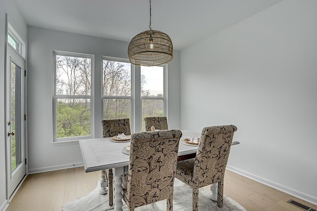 9956 Meadow Glen Dr, Independence, KY 41051 - dining space with light wood finished floors, visible vents, baseboards, and a healthy amount of sunlight