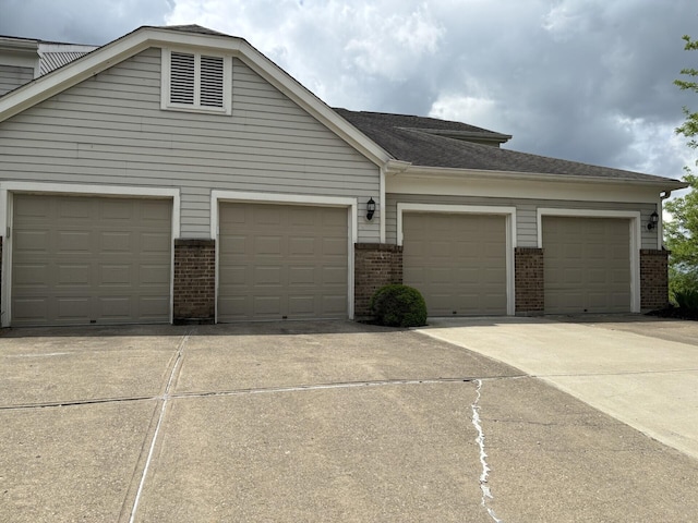 207 S Watchtower Dr Unit 203, Wilder, KY 41076 - garage featuring driveway