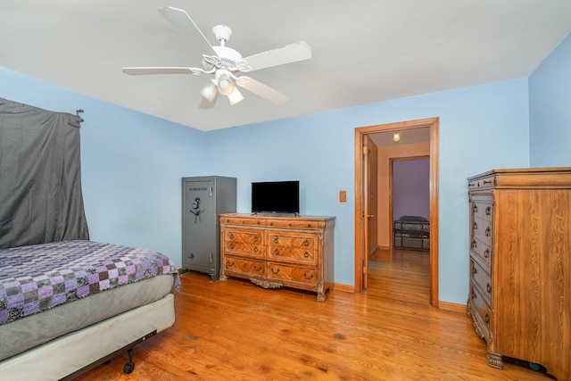bedroom featuring light wood-type flooring and a ceiling fan