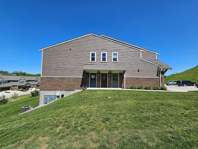 7618 Woodhaven Ct, Alexandria, KY 41001 - view of front of house featuring a front lawn, brick siding, and central AC unit