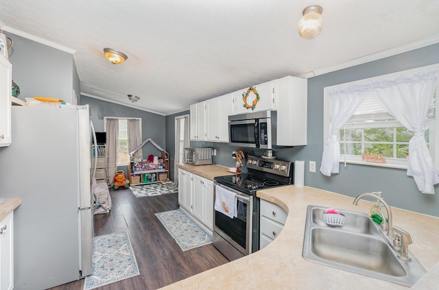 kitchen featuring a sink, stainless steel appliances, light countertops, white cabinets, and dark wood-style flooring