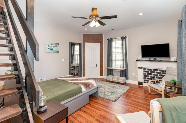 705 Bakewell St, Covington, KY 41011 - bedroom featuring visible vents, wood finished floors, baseboards, recessed lighting, and a ceiling fan