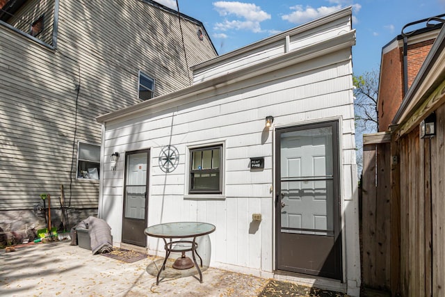 705 Bakewell St, Covington, KY 41011 - property entrance with fence and a patio area