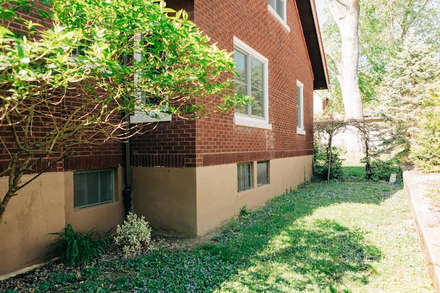 2225 Oakland Ave, Covington, KY 41015 - view of side of home featuring brick siding and a lawn
