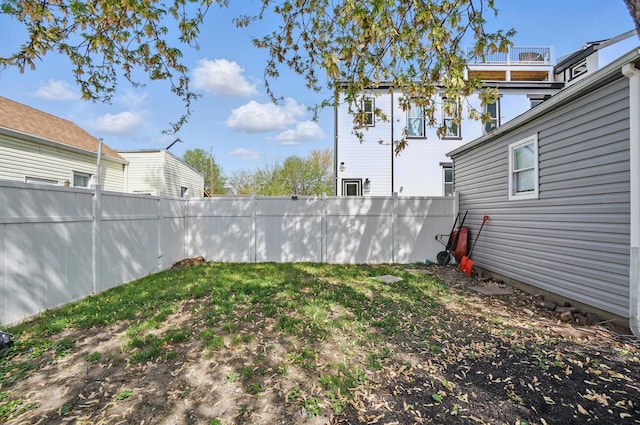 view of yard featuring fence