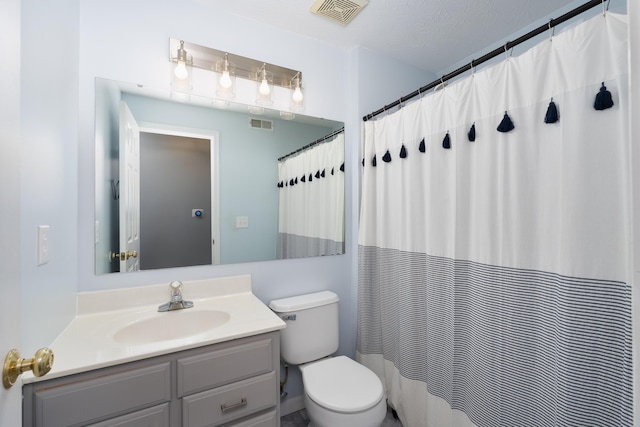 full bath with vanity, toilet, and a shower with shower curtain