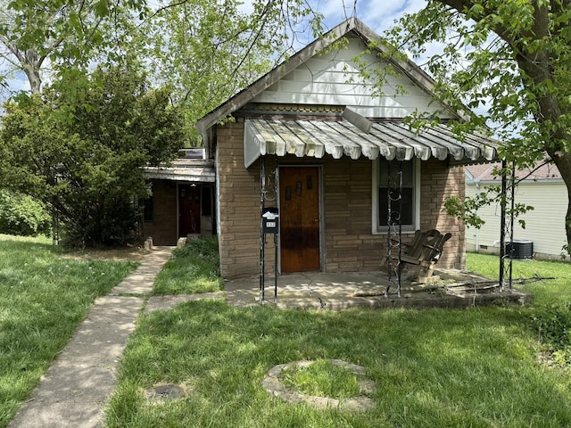 117 Delta Ave, Fort Thomas, KY 41075 - bungalow-style house featuring brick siding and a front yard