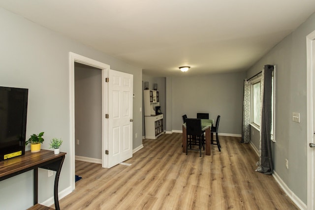 510 Fox St, Elsmere, KY 41018 - dining area featuring light wood-style flooring and baseboards