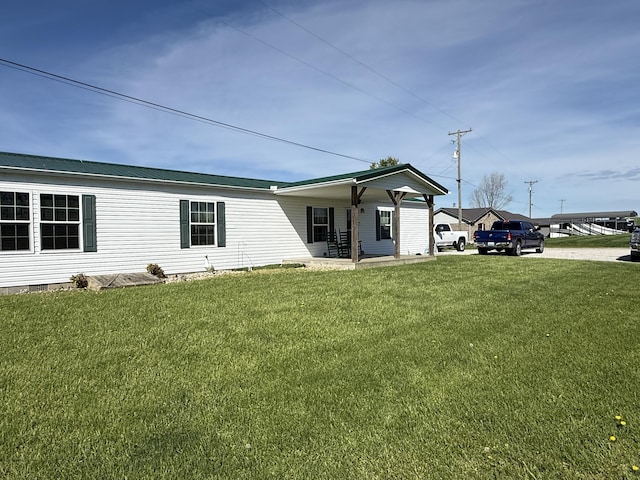 view of front facade featuring a front lawn and crawl space