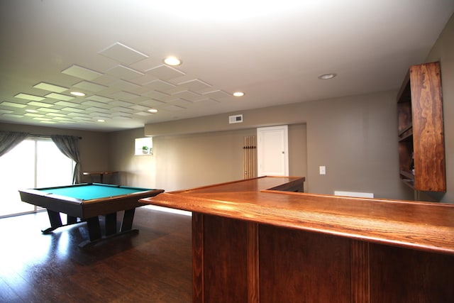 rec room with visible vents, pool table, a dry bar, wood finished floors, and recessed lighting