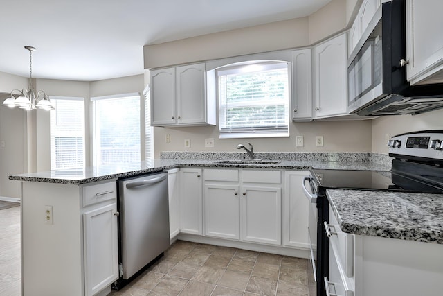 1609 Woodfield Ct, Hebron, KY 41048 - kitchen with appliances with stainless steel finishes, a peninsula, white cabinets, and healthy amount of natural light