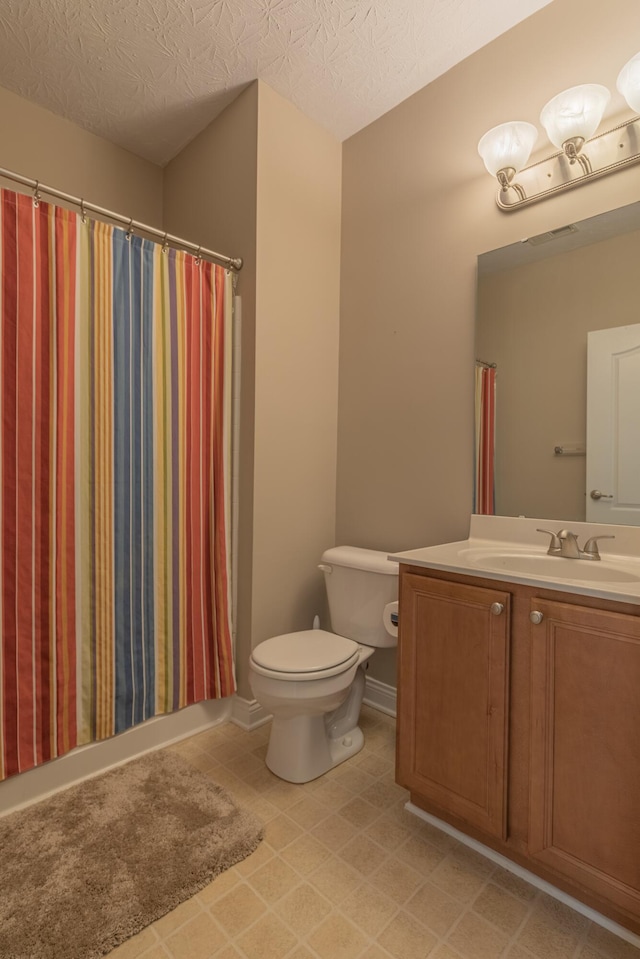 full bath featuring toilet, vanity, curtained shower, and a textured ceiling