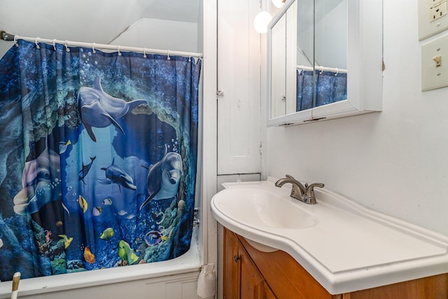 910 Hamlet St, Newport, KY 41071 - bathroom featuring shower / bath combo and vanity