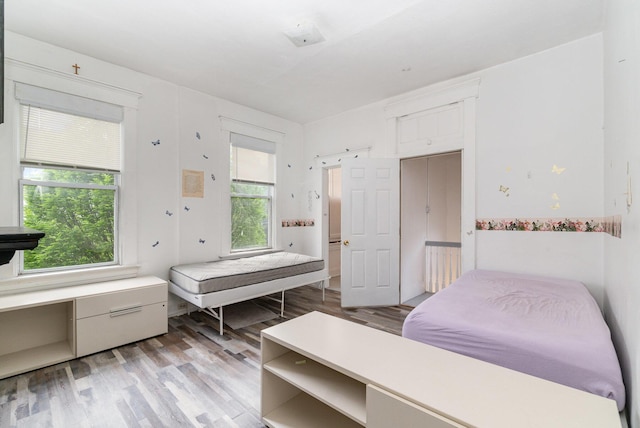 910 Hamlet St, Newport, KY 41071 - bedroom featuring light wood-type flooring