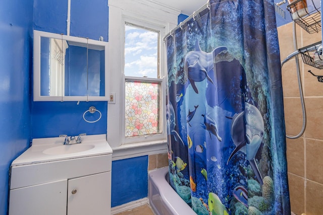 910 Hamlet St, Newport, KY 41071 - full bath with shower / bath combination with curtain and vanity