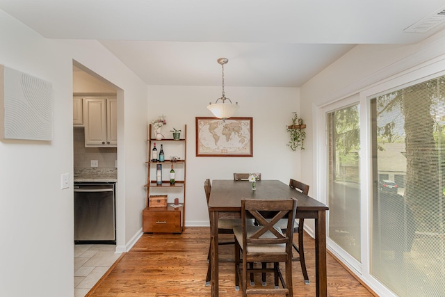 2810 Dry Ridge Ct, Villa Hills, KY 41017 - dining area with baseboards, visible vents, and light wood-style flooring