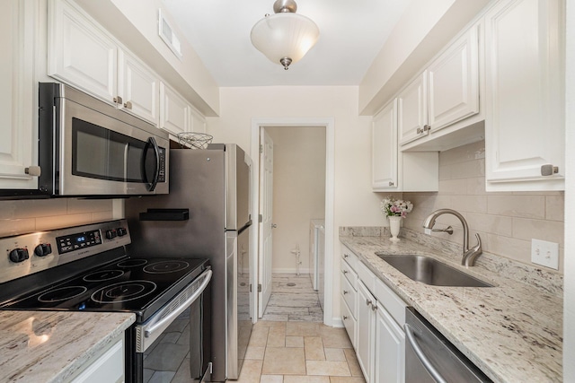2810 Dry Ridge Ct, Villa Hills, KY 41017 - kitchen featuring visible vents, a sink, appliances with stainless steel finishes, and white cabinets