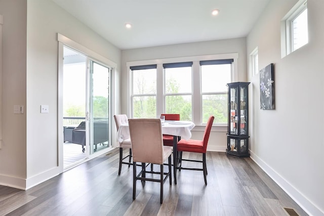dining room with recessed lighting, baseboards, visible vents, and dark wood-type flooring