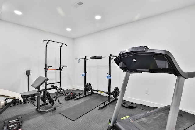 exercise area featuring recessed lighting, baseboards, and visible vents
