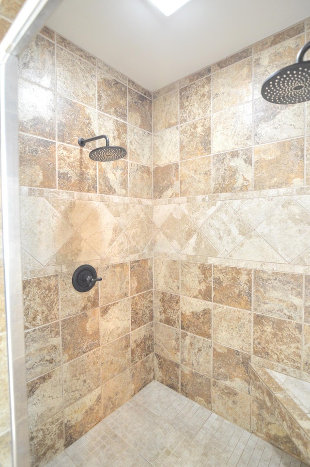 bathroom featuring tiled shower