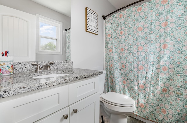 465 Eagle Creek Dr, Dry Ridge, KY 41035 - full bathroom with vanity, a shower with curtain, and toilet
