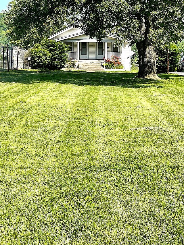 330 Pike St, Bromley, KY 41016 - view of grassy yard featuring a porch