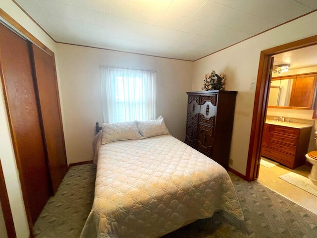 330 Pike St, Bromley, KY 41016 - bedroom with carpet, ornamental molding, a closet, and ensuite bath
