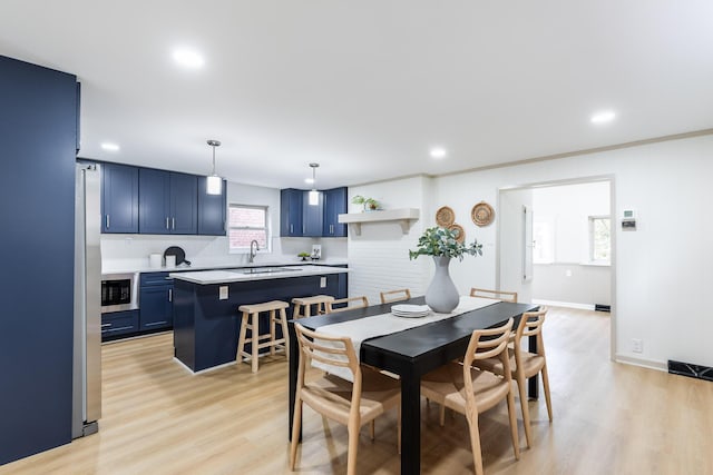 dining space with light wood-type flooring, baseboards, and recessed lighting