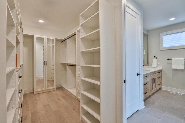 1200 Vistapointe Dr, Covington, KY 41011 - view of walk in closet