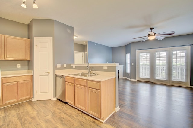 517 Ivy Ridge Dr, Cold Spring, KY 41076 - kitchen featuring a sink, light brown cabinets, a peninsula, and a ceiling fan
