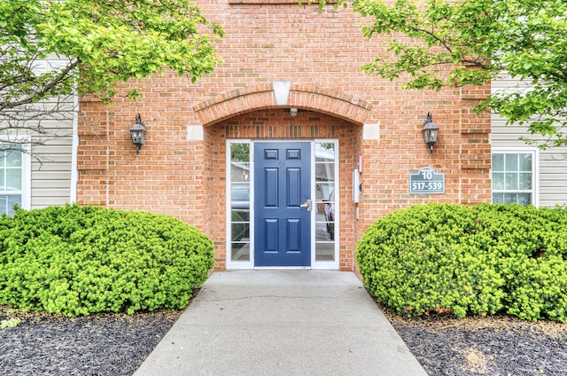 517 Ivy Ridge Dr, Cold Spring, KY 41076 - doorway to property with brick siding
