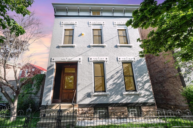 346 W 9th St W, Covington, KY 41011 - italianate home featuring a fenced front yard and brick siding