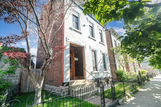 346 W 9th St W, Covington, KY 41011 - view of front of house with brick siding
