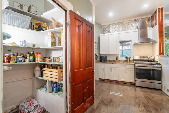 346 W 9th St W, Covington, KY 41011 - view of pantry