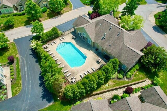 bird's eye view of a pool area