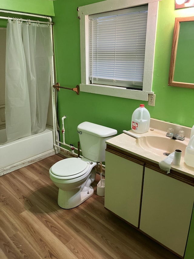 4910 Fowler Creek Rd, Covington, KY 41017 - bathroom featuring toilet, wood finished floors, vanity, and shower / bathtub combination with curtain